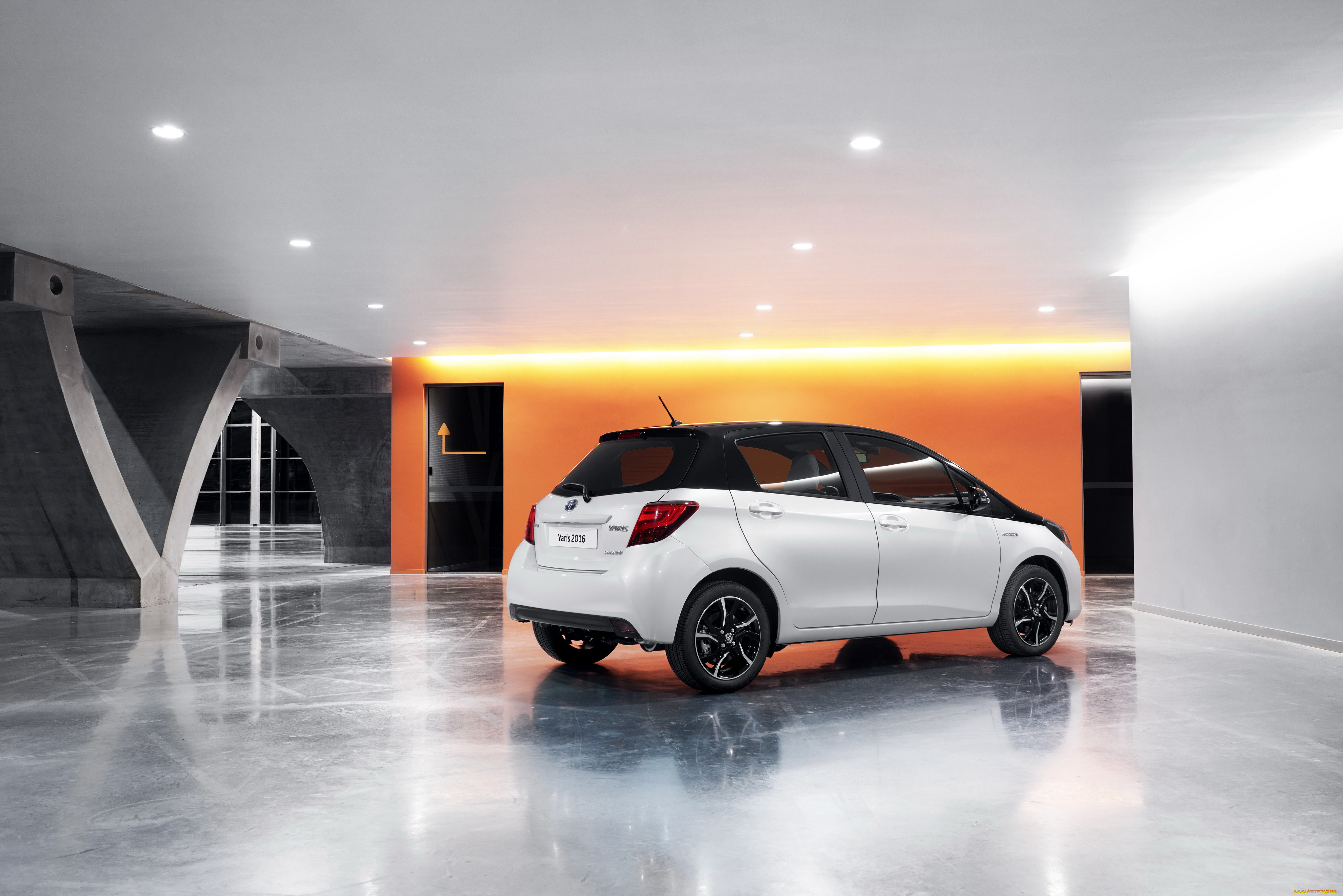 , toyota, 2015, style, hybrid, bi-tone, yaris